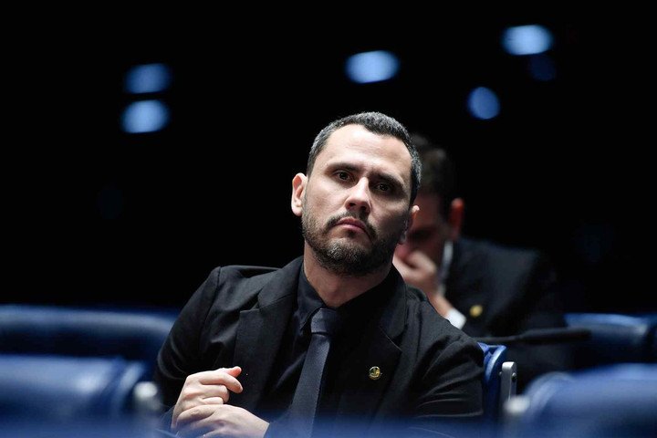 Líder em pesquisa, Cleitinho diz que ainda não definiu candidatura em MG: 'tem algumas coisas particulares ainda'