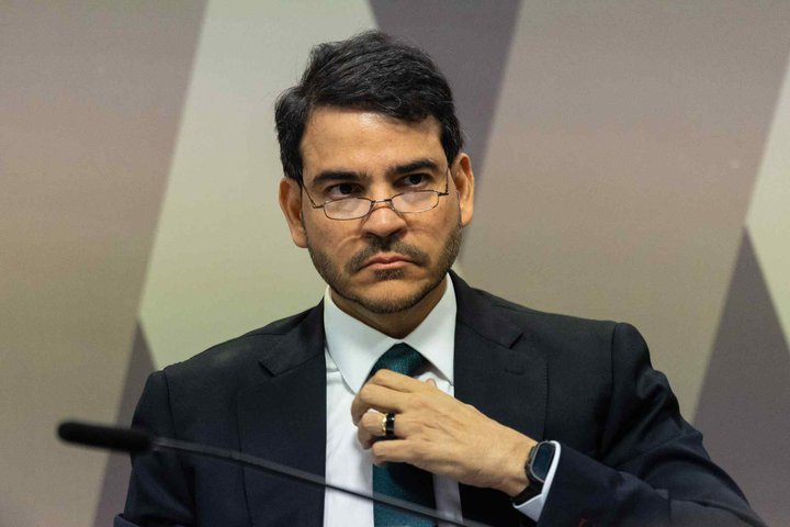 Elogio de Messias a Flávio, linha direta com Planalto, clima de apreensão e silêncio de Alcolumbre: os bastidores da sabatina por vaga no STF