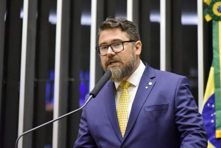 Conselho de Ética aprova suspensão de Pollon por ofensas a Hugo Motta