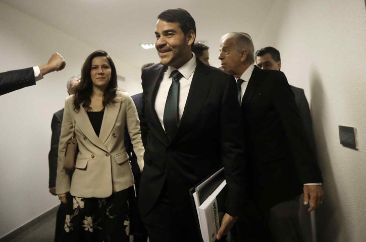 Messias recebe políticos e pastor evangélico em sala reservada antes de sabatina no Senado