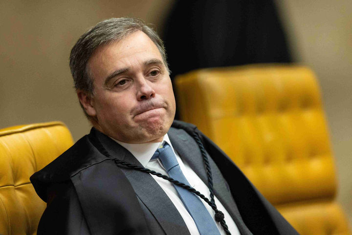 André Mendonça determina soltura de filho de Careca do INSS