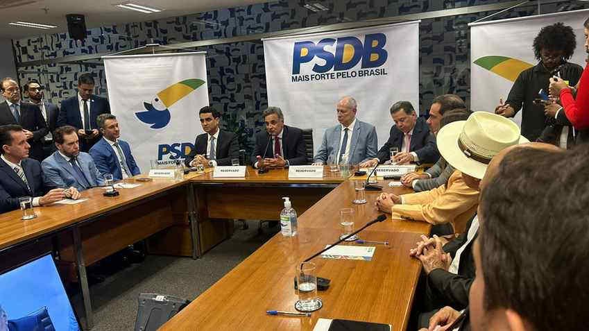 Ciro Gomes avalia ser candidato a presidente pelo PSDB após convite de Aécio: ‘Minha angústia não permite descartar’