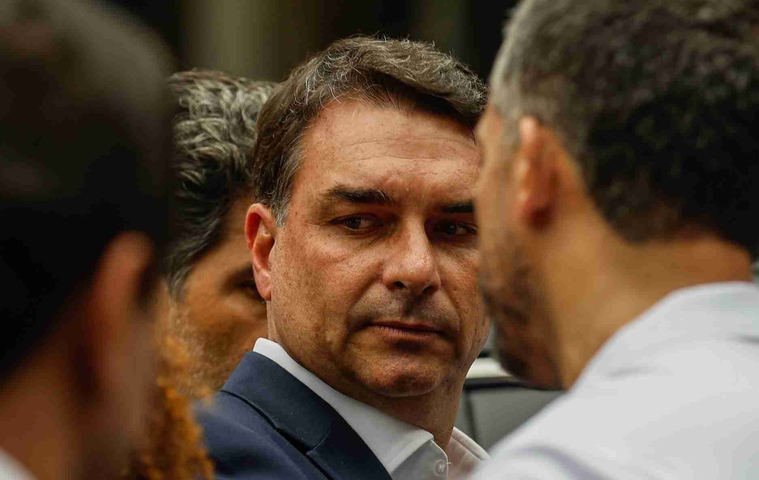 Polícia do Senado cumpre mandado contra suspeito de ameaçar Flávio Bolsonaro