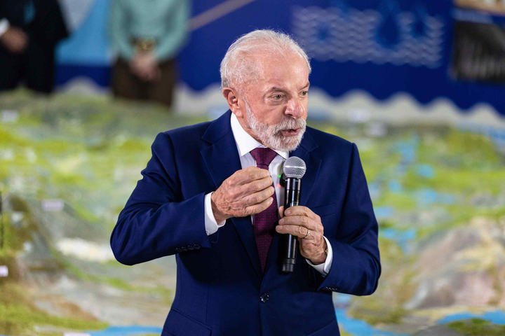 Lula assina decreto de indulto de Natal de 2025 que exclui presos do 8/1 e Bolsonaro