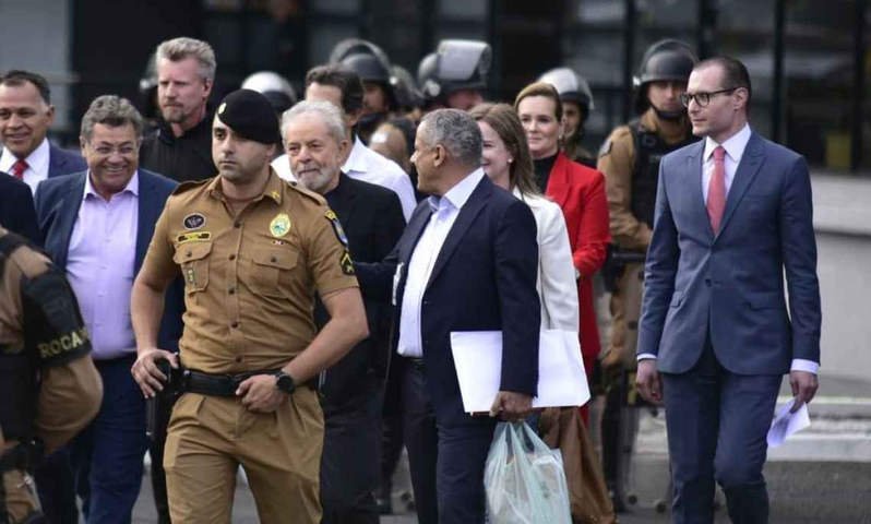 Julgamento que evitou que Lula fosse transferido para presídio de Tremembé manteve Bolsonaro preso na PF