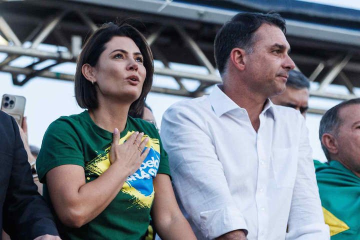 Bolsonaro exigiu apoio de Michelle e ala do PL à postulação de Flávio à Presidência