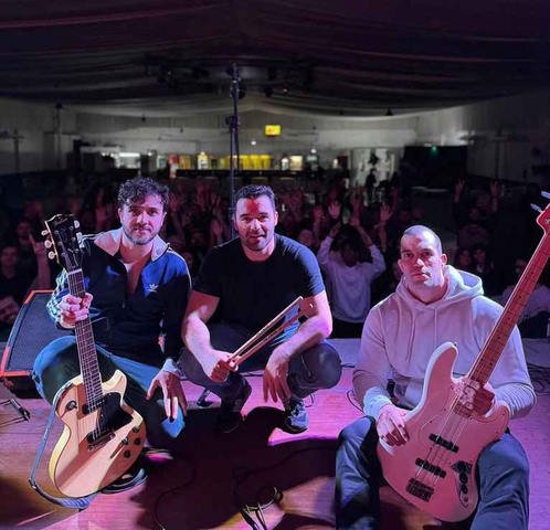 Banda do MBL lidera concurso para tocar no Lollapalooza 2026