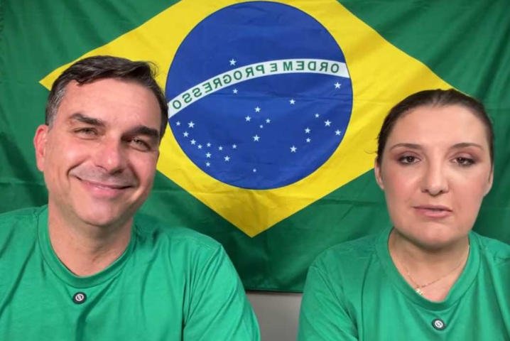 'Não virei feministo', ironiza Flávio Bolsonaro ao lançar programa de governo dedicado às mulheres