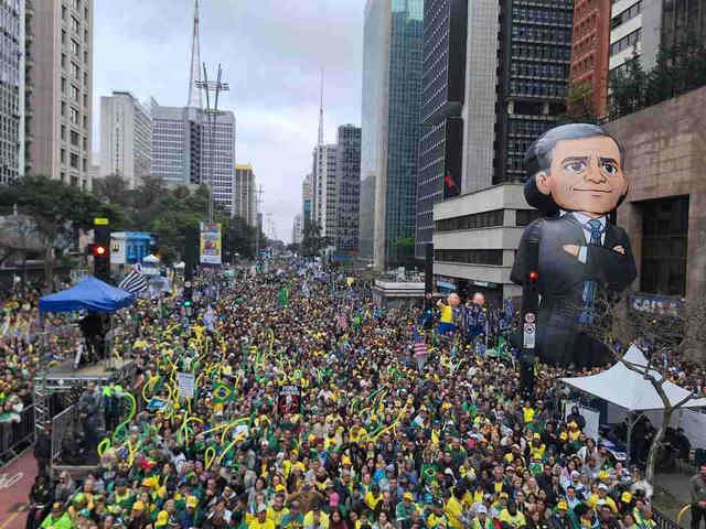 Manifestação reforça tom eleitoral da crise do STF e pode impactar decisão de Fachin, avaliam ministros