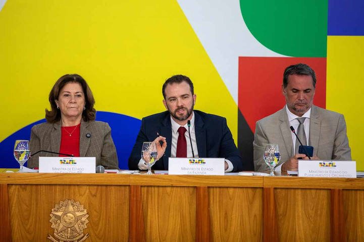 Ministros se reúnem no Planalto para discutir reação após EUA definirem PCC e CV como organizações terroristas