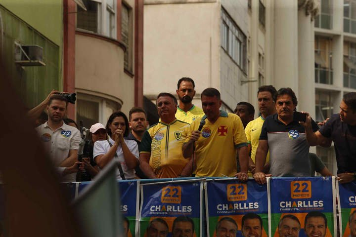 Flávio registra boletim de ocorrência após postagem sugerir que senador leve facada como Bolsonaro em 2018