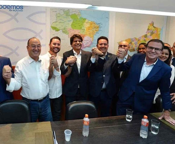 Paes recebe apoio do Podemos e posa com Pastor Everaldo, responsável pela chapa Witzel-Castro em 2018