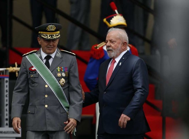 Em almoço com cúpula militar, Lula agradece 'lealdade' das Forças Armadas e faz aceno: 'Contem comigo'