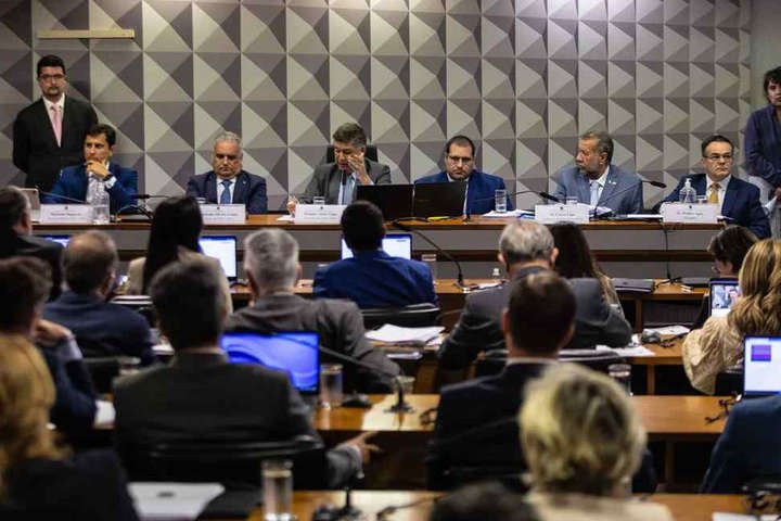 CPI do INSS: governistas recompõem controle da bancada e emendam vitórias sobre oposição em votações