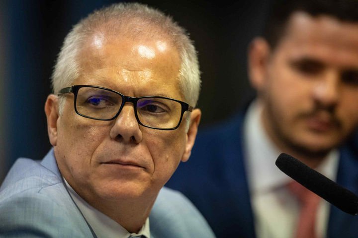 Ex-presidente do INSS recebeu propina em dinheiro vivo, Pix e cheque, aponta PF