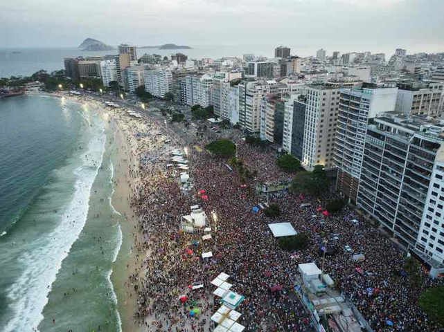 Ato contra PEC da Blindagem e PL da Anistia, em Copacabana — Foto: Custódio Coimbra / Agência O Gloo