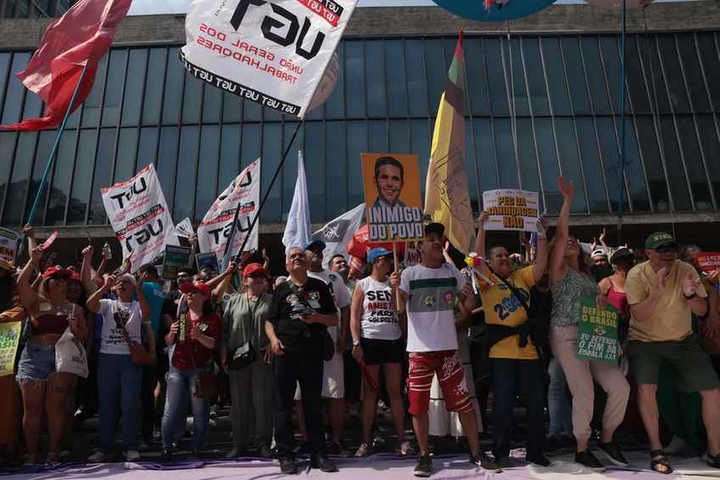 Ato contra PEC da Blindagem e PL da Anistia, na Avenida Paulista, em São Paulo. — Foto: Maria Isabel Oliveira / Agência O Globo