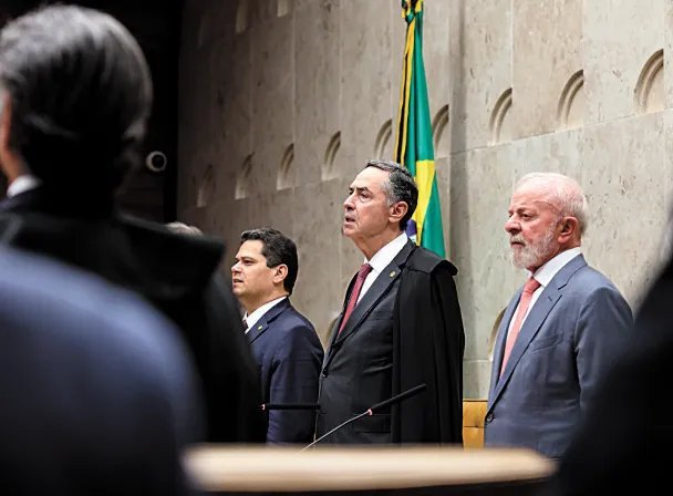 Lula com os presidentes do STF, Luís Roberto Barroso, e do Congresso, Davi Alcolumbre: governo é pressionado sobre indenizações e marco temporal — Foto: ANTONIO AUGUSTO/STF/03-02-2025