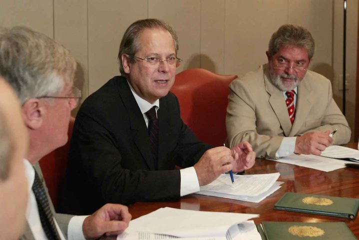 Dirceu, em 2004, quando era ministro da Casa Civil do governo Lula — Foto: Ailton de Freitas