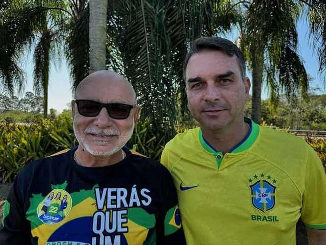 Flávio define estratégia para se defender sobre rachadinha: 'Queiroz falou que cobrava e que eu não tinha conhecimento'