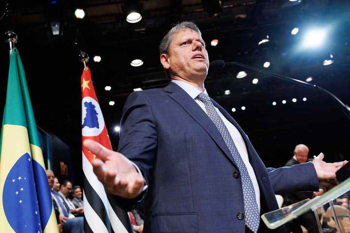 Tarcísio troca secretários para tentar melhorar relação com deputados após embates com bolsonarismo