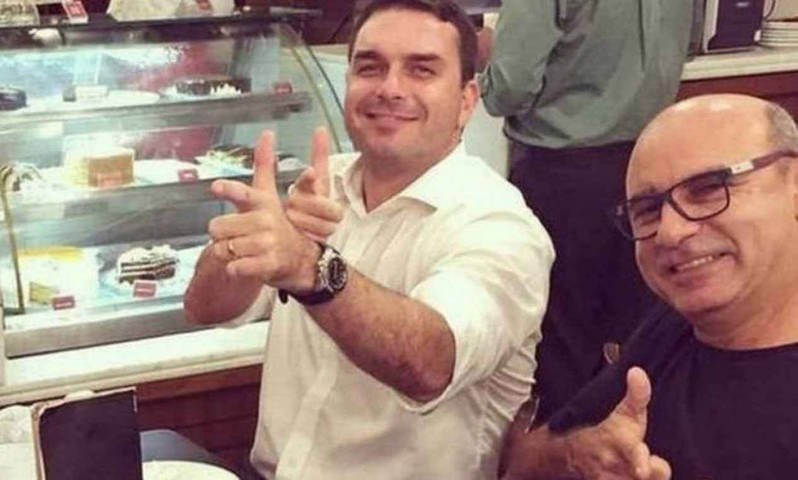 Queiroz vira ‘xerife’ de Saquarema oito anos depois de acusação de rachadinha no gabinete de Flávio Bolsonaro