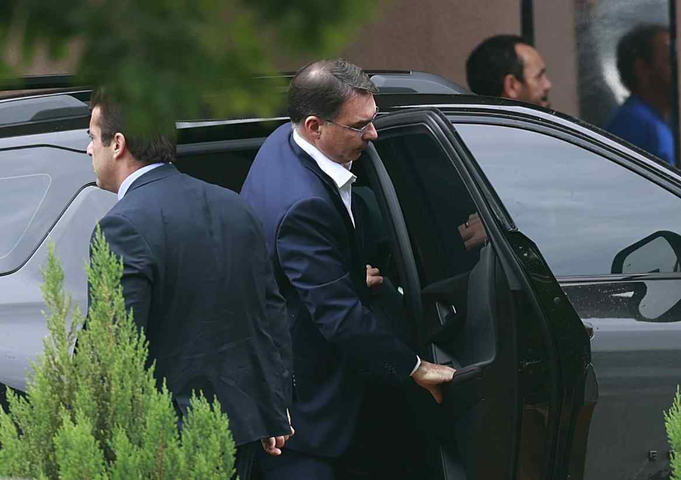 Após visita a Bolsonaro na PF, Flavio diz que pai teve ‘crise de soluço’ e precisou ser acudido por um agente