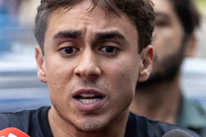 Nikolas Ferreira sai em defesa de Bolsonaro após prisão e diz que Moraes tem 'mente doentia'