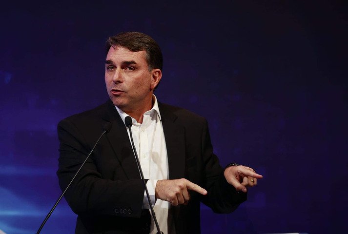 Flávio retoma críticas e diz que STF ‘parece mais delegacia de polícia do que Corte constitucional’