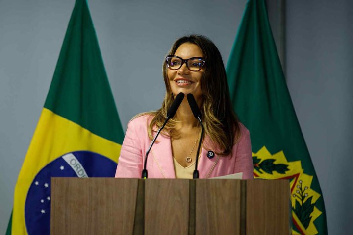 Janja diz que deseja ter 'vida de mulher casada' com Lula e descarta disputar eleições: 'Não sou candidata a nada'