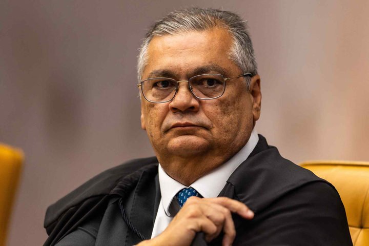 Emenda família: Dino proíbe repasse de parlamentares a ONGs de parentes