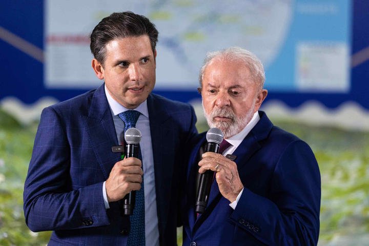 Lula faz aceno a Hugo Motta e cria instituto federal em reduto eleitoral do presidente da Câmara