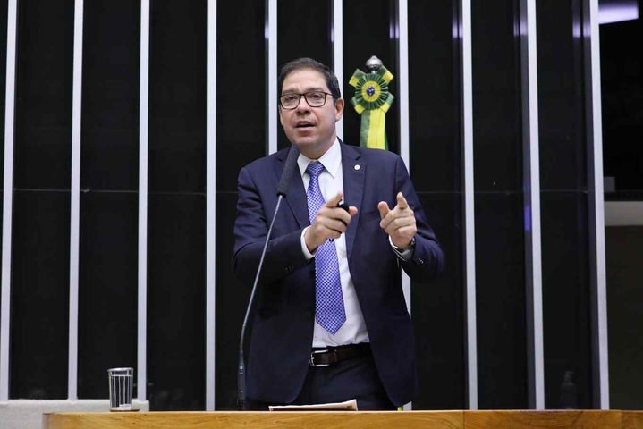 Lavanderia da família de presidente do PL-RJ multiplica por oito faturamento no governo Cláudio Castro, com mais de 80% dos contratos sem licitação