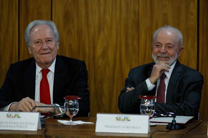 Lewandowski se reúne com Lula e entrega carta de demissão