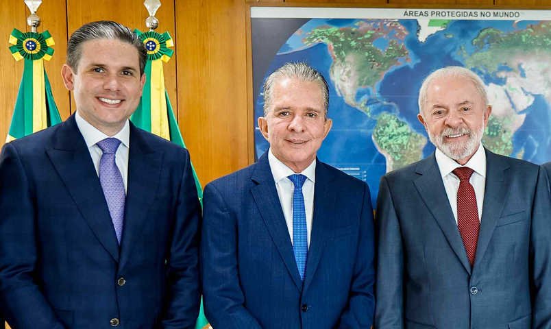 Motta se reaproxima de Lula com idas ao Planalto, dá aval a ministro e leva pai a gabinete presidencial em busca de apoio