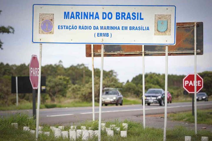 Ex-comandante da Marinha cumpre pena em 'fortaleza' da Força; veja imagens