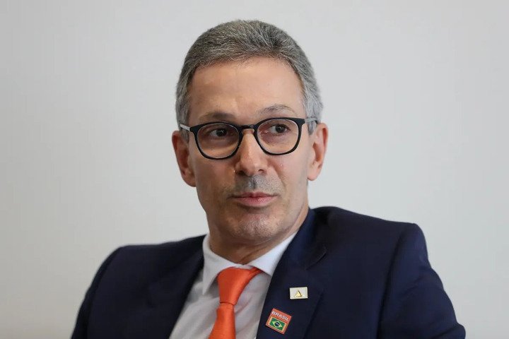 Zema nomeia advogado de mineradoras para chefiar órgão ambiental alvo da PF em Minas