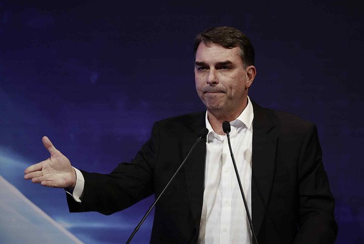 Disputa interna e impasse com siglas de centro: entenda por que Flávio terá de oficializar candidatura sem vice definido