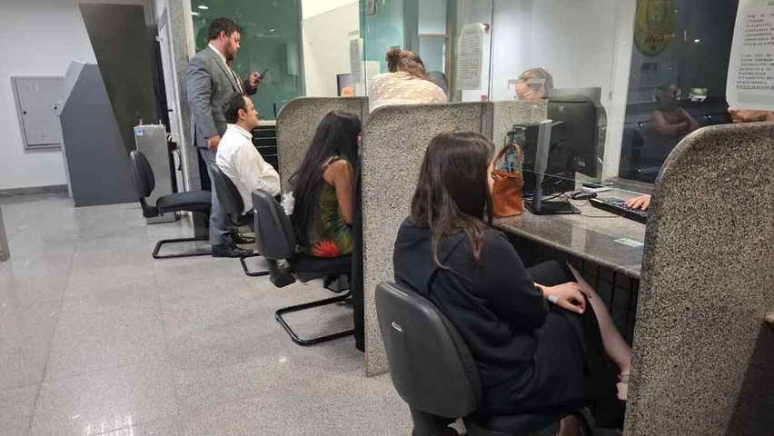 Glauber registra boletim de ocorrência contra Motta e Polícia Legislativa da Câmara; deputado passa por exame no IML