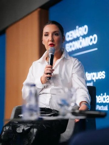 Experiente em Brasília e na Faria Lima, Daniella Marques tenta abrir espaço para Flávio no mercado e no eleitorado feminino/ Reprodução Instagram