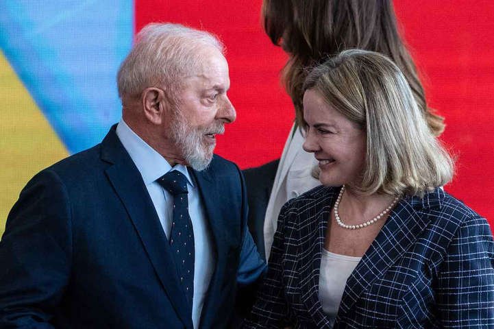Além da saída confirmada de Gleisi para disputar o Senado, Lula deve perder outros 20 ministros para as eleições; veja