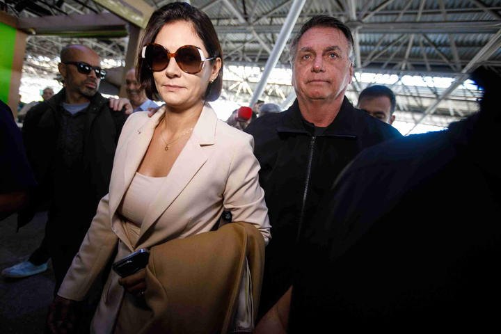 Bolsonaro pede a Moraes autorização para receber sogros e cunhadas durante ausência de Michelle