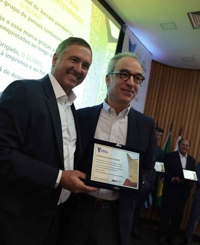 João Roberto Marinho, presidente do Grupo Globo, recebe homenagem pelo centenário do jornal — Foto: Maria Isabel de Oliveira