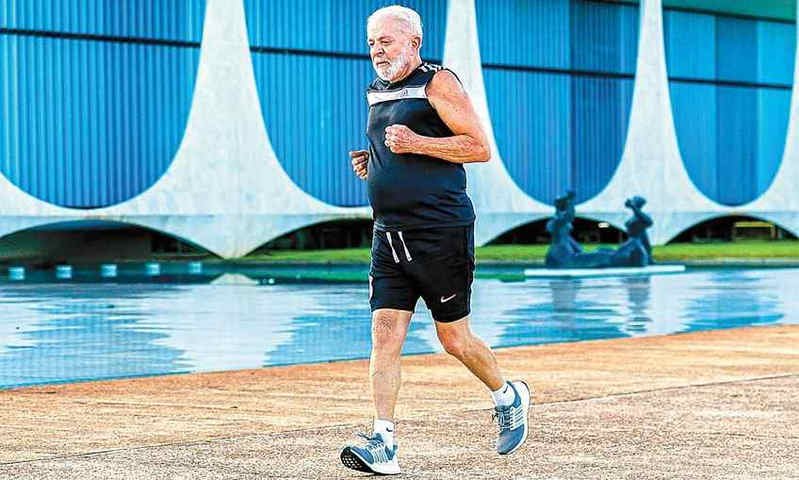 Malhação, corrida e novas propostas: Lula modula estratégia para rechaçar ataques de Flávio Bolsonaro sobre idade