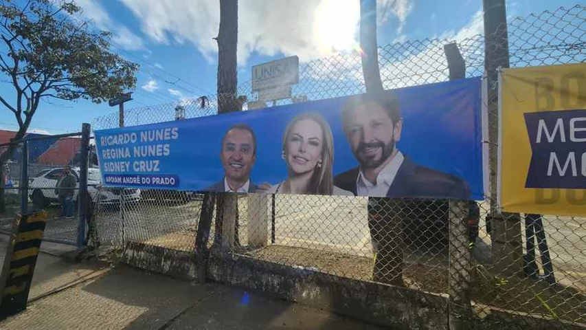 Em evento de lançamento de pré-candidatura de André do Prado (PL) ao Senado, cartazes com tom de campanha — Foto: O GLOBO