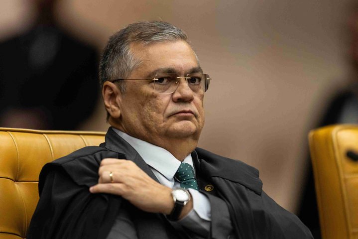 Dino manda PF investigar indícios de crimes em emendas Pix apontados pelo TCU; repasse feito por vice de Flávio está na lista