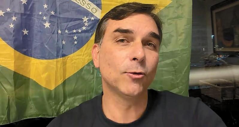 Pressionado, Flávio Bolsonaro enfrenta desembarque de União-PP enquanto testa discurso mais radical