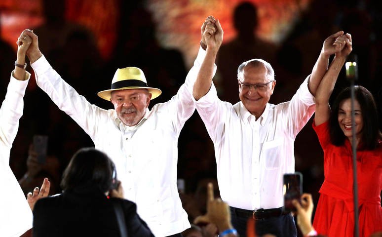 Lula foca no voto feminino e de idosos, defende soberania e diz que não quer ser presidente 'só do Bolsa Família'