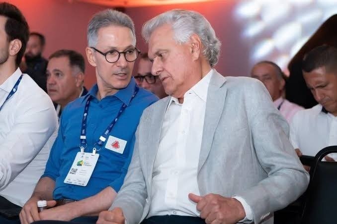 'Jogo Político': os ataques a Flávio Bolsonaro e a mudança de estratégia de Caiado e Zema