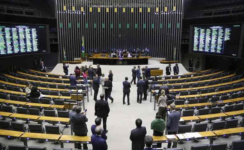 Câmara tenta votar projeto Antifacção com texto sob disputa entre governo e direita